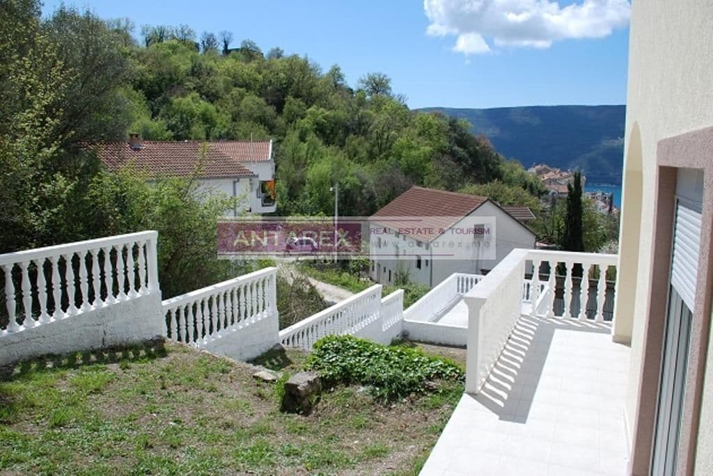 Апартаменты в Херцег-Нови, Черногория, 75 м², фото 3