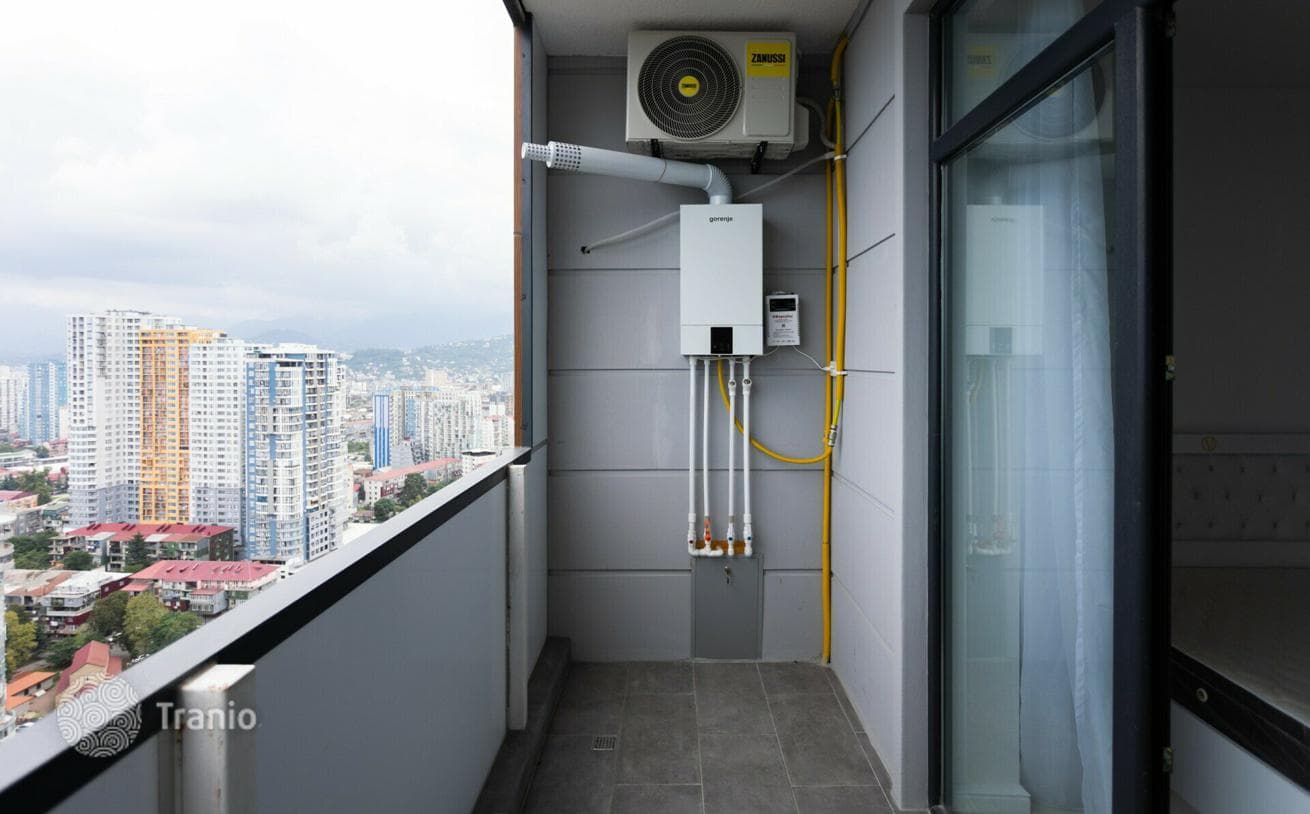 Studio with Sea, Mountain and City Views in Batumi, photo 3