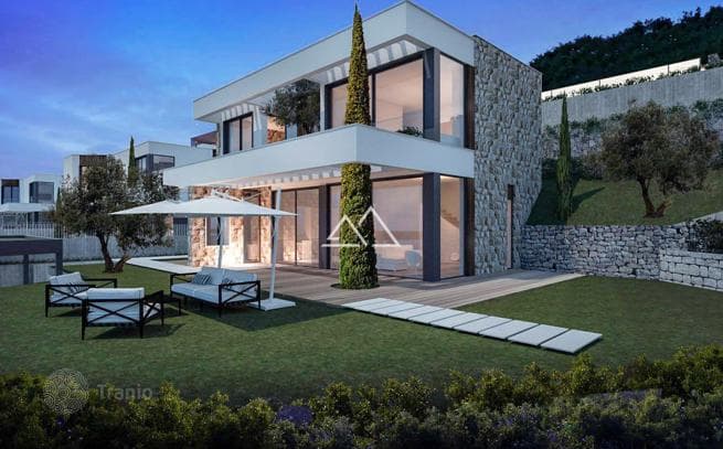 3-Bedroom Villa with Private Pool and Parking in Herceg Novi