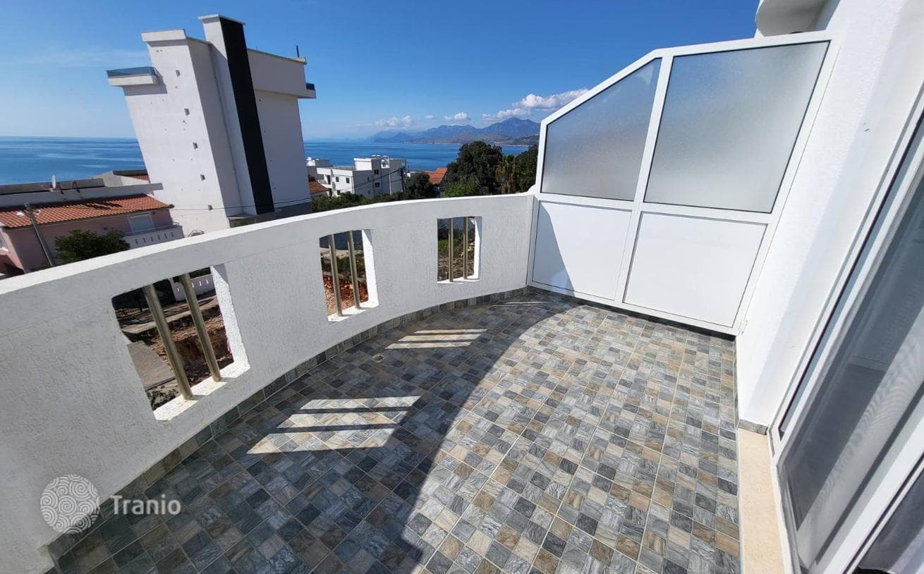 3-Story House with 9 Apartments and Sea View in Uteh, Bar, photo 2