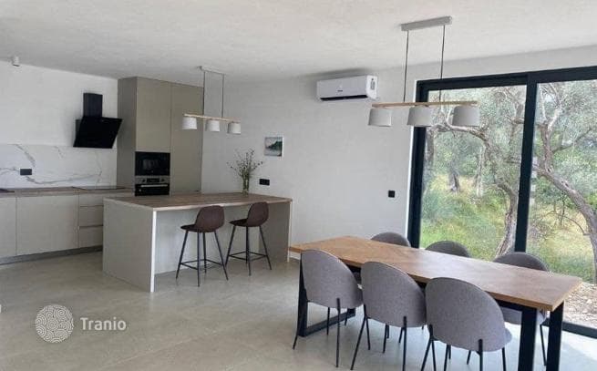3-Bedroom House with Panoramic Sea View and Private Pool in Bar