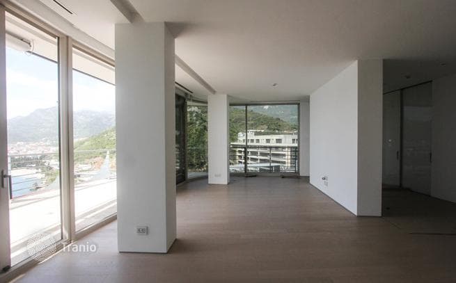2-Bedroom Luxury Apartment with Sea and City Views in Budva, photo 3