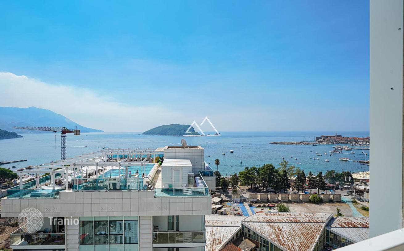2-Bedroom Beachfront Apartment with Sea View in Tre Canne, Budva, photo 2