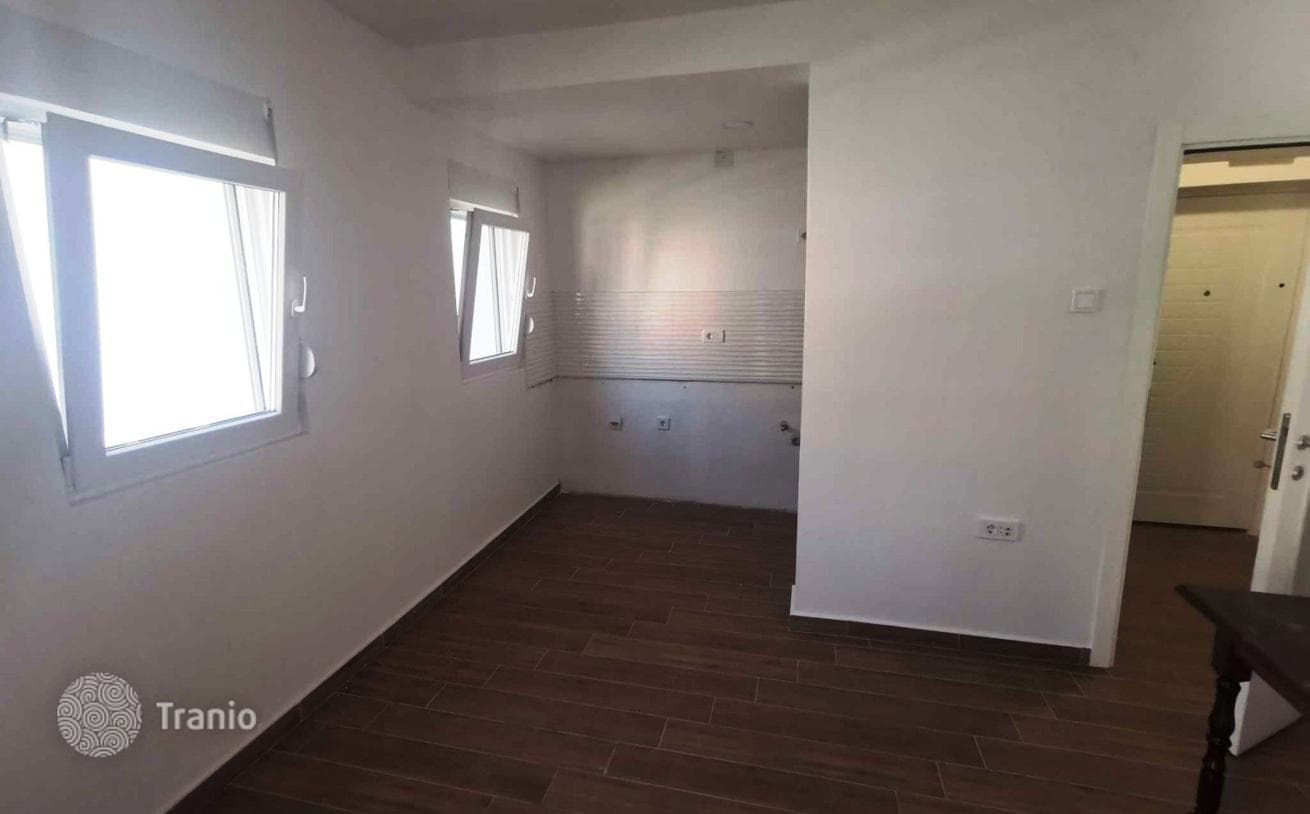1-Bedroom Apartment with Terrace in Budva, 700 m from the Sea, photo 2