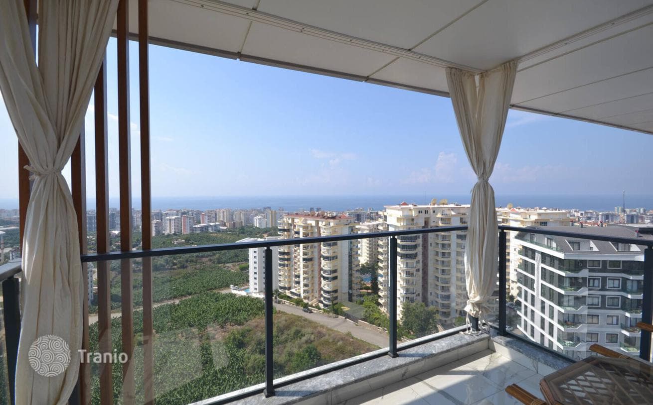 3-Bedroom Penthouse with Shared Pool in Mahmutlar, Alanya
