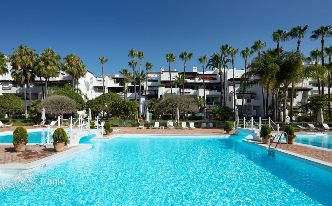 3-Bedroom Penthouse with Tropical Garden Views in Marbella, photo 2