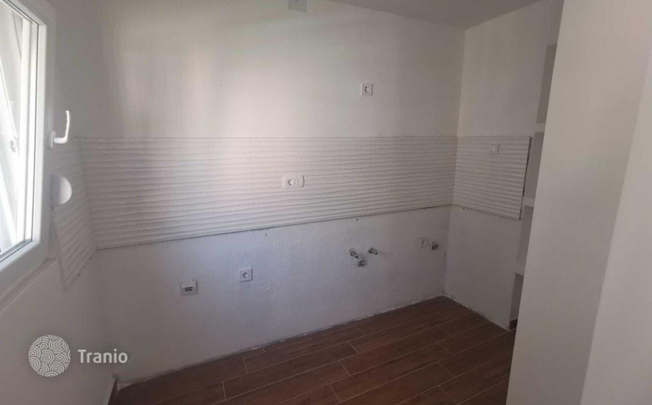 1-Bedroom Apartment with Terrace in Budva, 700 m from the Sea, photo 4