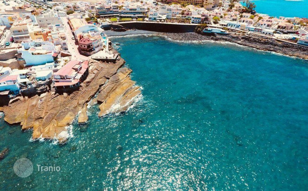 Двухуровневая вилла прямо на берегу моря в Ла Калета, Тенерифе, Испания