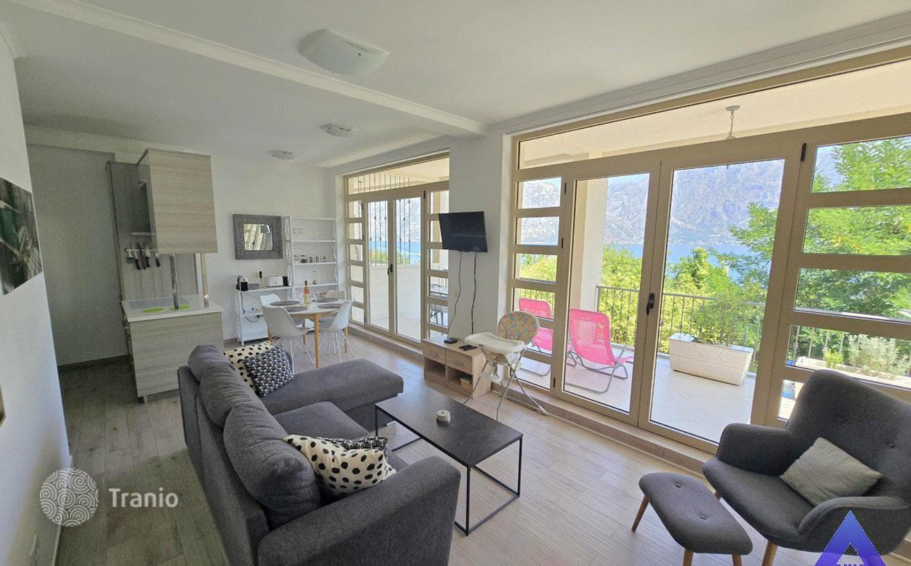 1-Bedroom Apartment with Sea View in Perast, Kotor, photo 2
